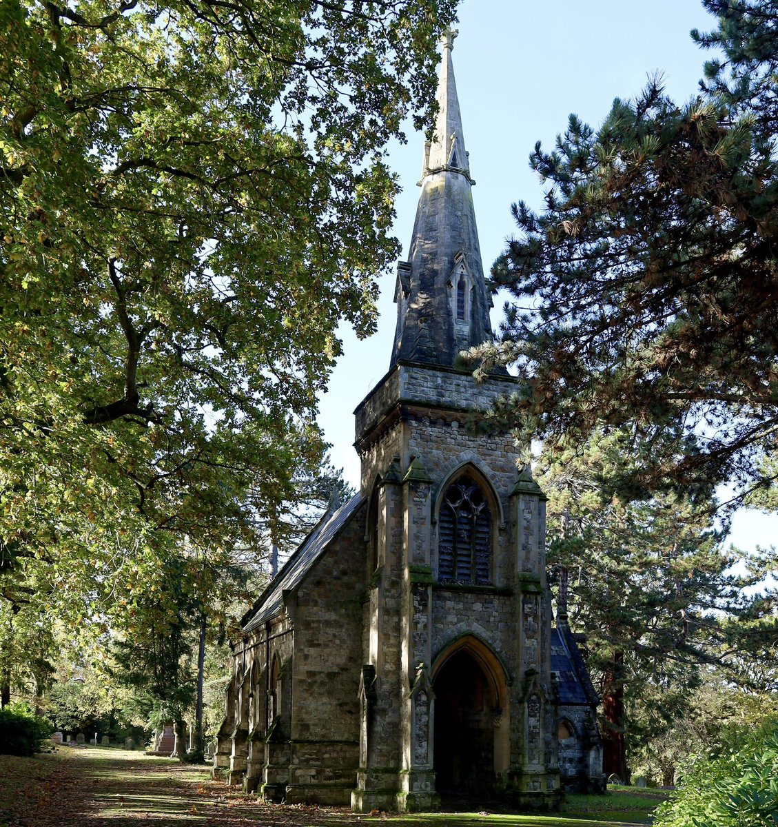 We’re delighted to be supporting @EnfieldCouncil on their new project! Lavender Hill: Chapel & Community has been generously funded by @HeritageFundUK @ThePilgrimTrust & @EnfieldSoc. We’ll be seeking to find a sensitive reuse for this Grade II listed Cemetery #Chapel 💜 #Heritage