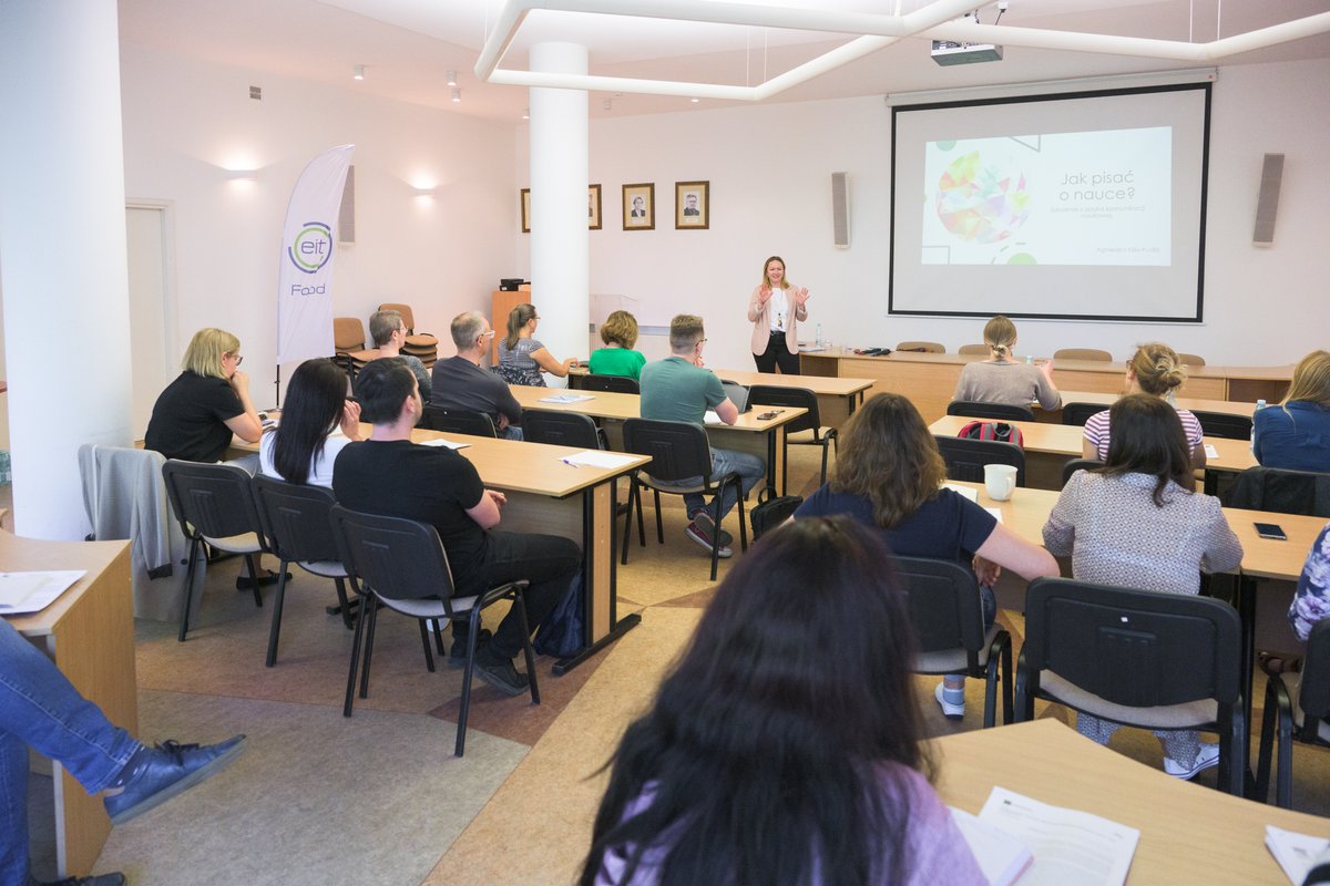 🔎  How to write about science for non-scientists?
👩‍🔬 👨‍🔬 Researchers from the @PANOlsztyn  discussed this during a training session on #sciencecommunication with Agnieszka Kliks-Pudlik. #welcome2nutrigenomics