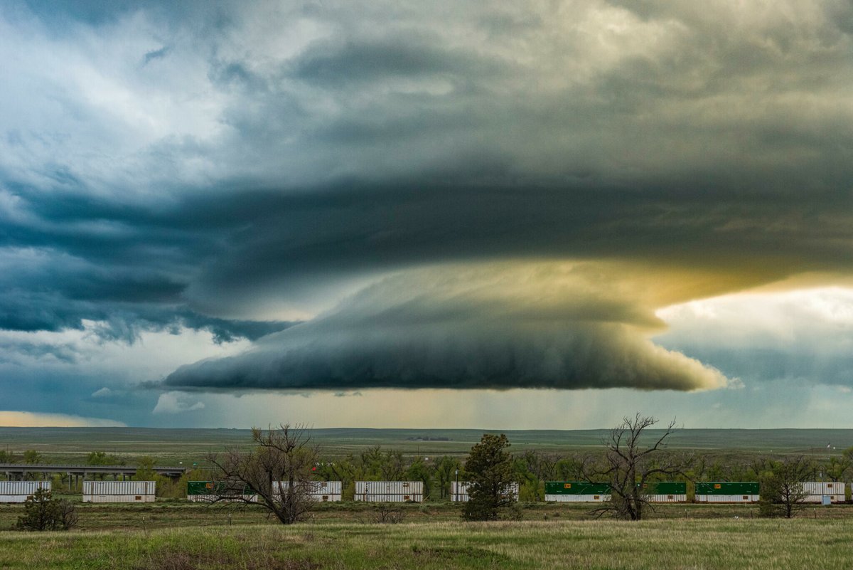 Une tornade aux États-Unis ravage un entrepôt où se trouvaient des employés La structure de leur entreprise, située dans le Michigan, s’est en partie effondrée ➡️ l.leparisien.fr/PRXS