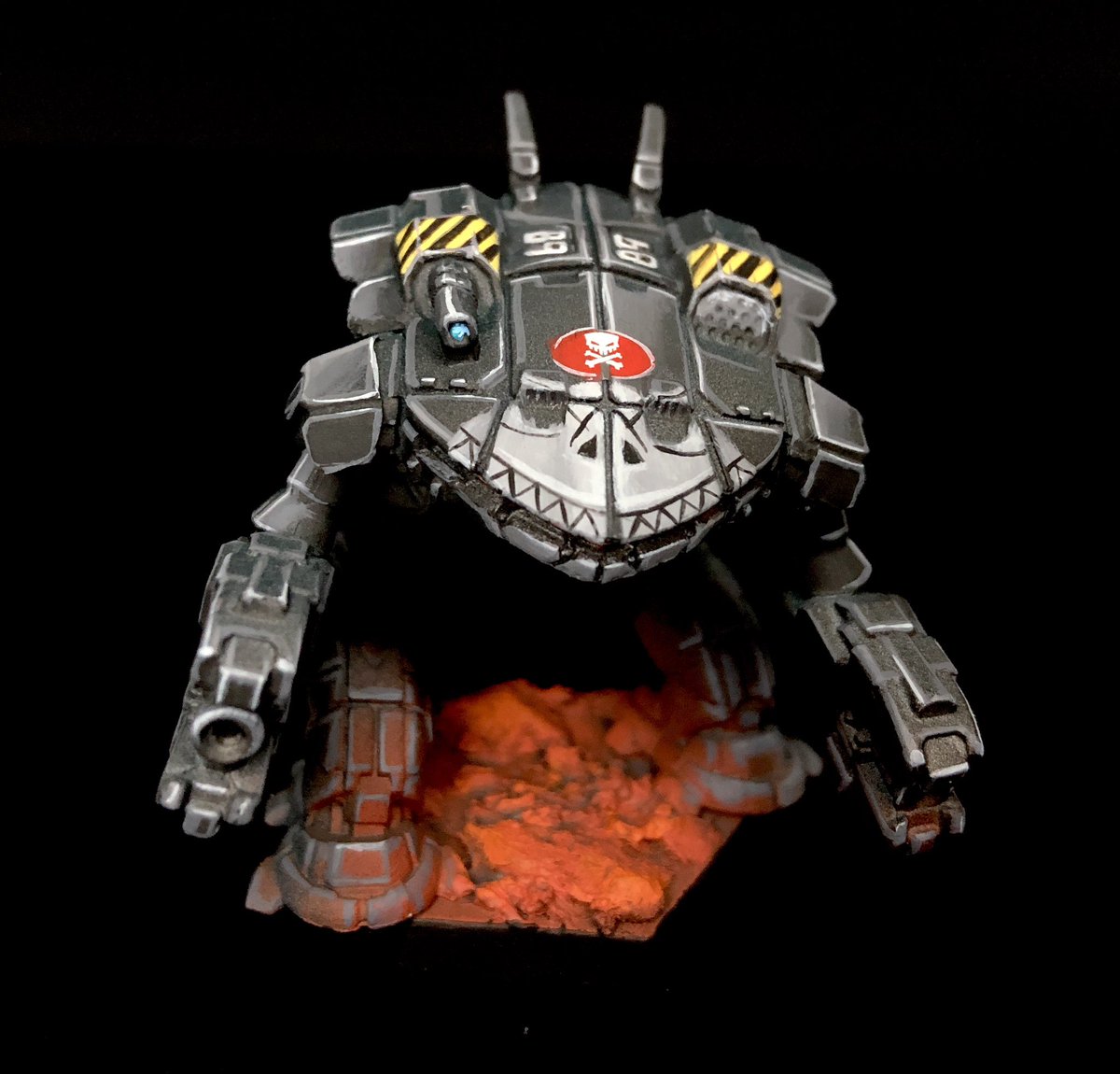 Next up is the King Crab (again), this time in pirate colours! This was requested through @renegadehpg #paintingminiatures #battletech