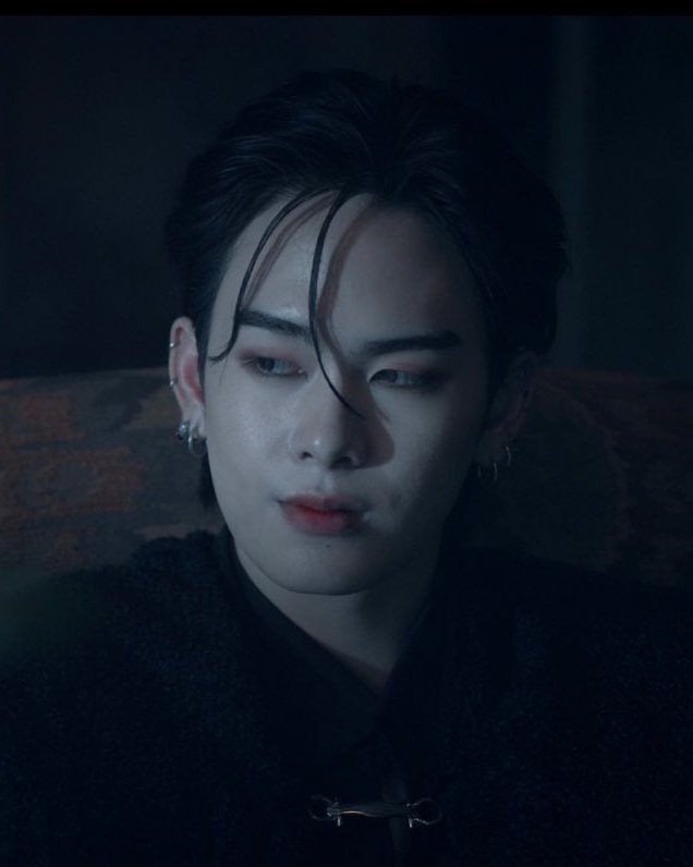 bread_clover's tweet image. Half-sibling Vampires 🧛‍♂️