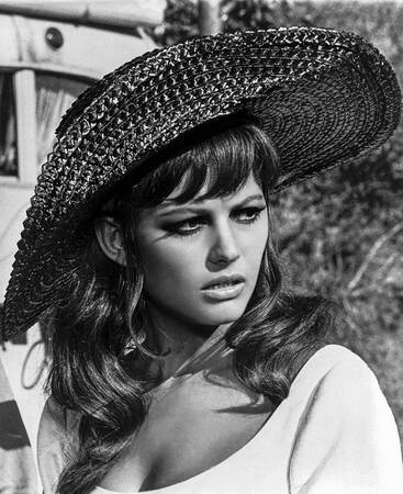 #Divas en blanco y negro
👠 Claudia Cardinale