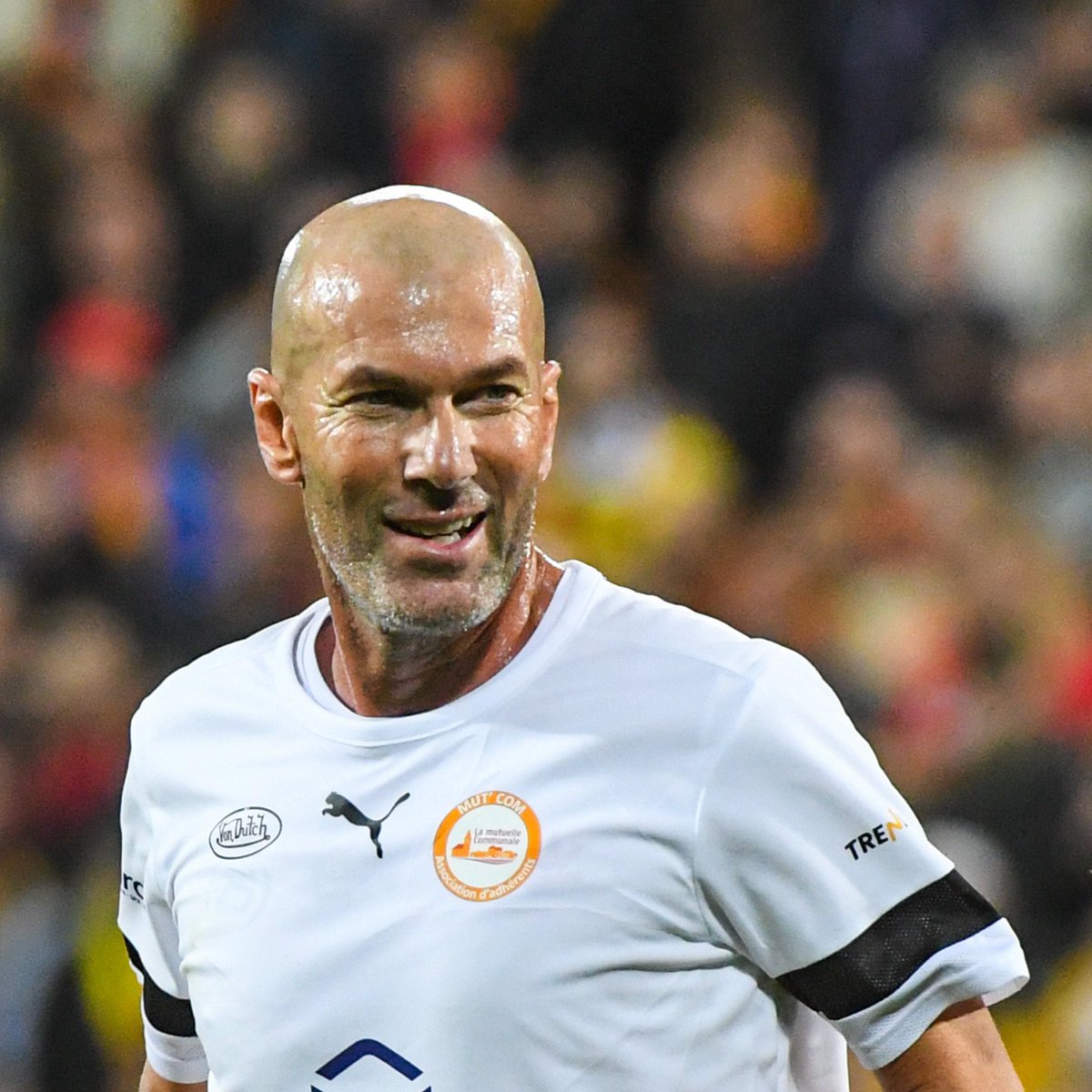 🚨 Zinédine Zidane devrait être le troisième relayeur de la flamme olympique à Marseille ce soir ! 🔥🇫🇷 L’ancien capitaine des Bleus sera cagoulé, et révélera son visage au moment d’allumer le chaudron. (@lequipe)