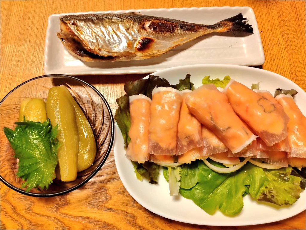 #晩御飯 

🔯鯵の塩焼
     翡翠茄子
     ポテサラの生ハム巻き

魚のセイゴが出てこなくて魚屋さんに内蔵と頭となにかを撮ってください!ってお願いしたら「省吾ですよね🤭」て分かってくれた🤣良かったあ👍

#おうちごはん #料理好きな人と繋がりたい