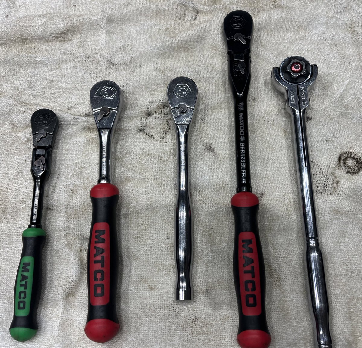 B9Xch4n's tweet photo. この前MATCOのスイベル買ったから全然だしで😆
MATCOはなかなか増やせない🤣
…………2枚目のヘッドの形状(左:MATCO、右:DEEN)さっき思ったけどDEEN似てるな🤔🤣🤣
#工具好き
#MATCO https://t.co/xxs3AWEYQf
