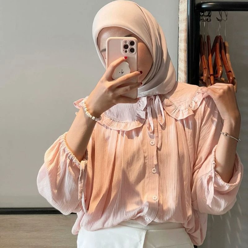 abtjanuary's tweet image. mau ngasih tau kalo di shopee ada blouse cantik kayak gini. otw nambah stock baju baru nih 🫣🫣🫣