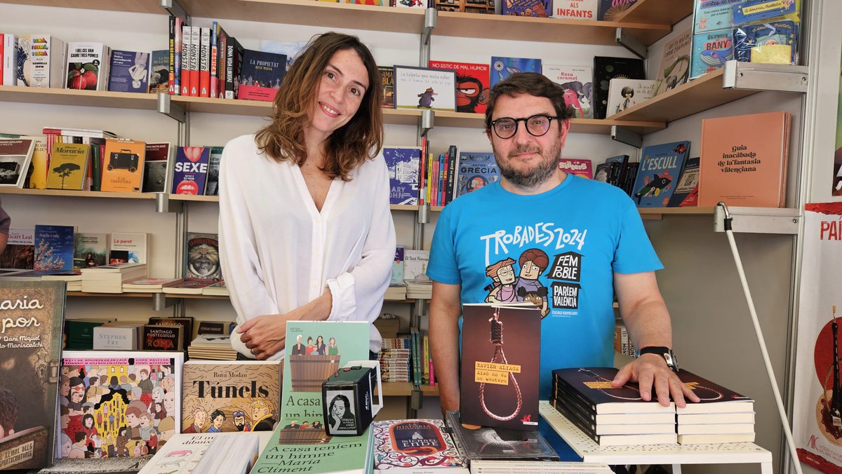 fan_set_'s tweet photo. @begonyapozo @AdaPavia @IsabelCanetF @edbuc @PagesEditors @bromera @EdPeriferic @GodallEdicions Novel·listes! Amb #MariaCliment, @xavialiaga, @TextMachine70, @sebastialzamora i @CambrilsElvira
@laltraedi, @crimscat @EdClandestina, @Viena_Edicions, @bromera i @Ed_proa https://t.co/zccRiU1weF