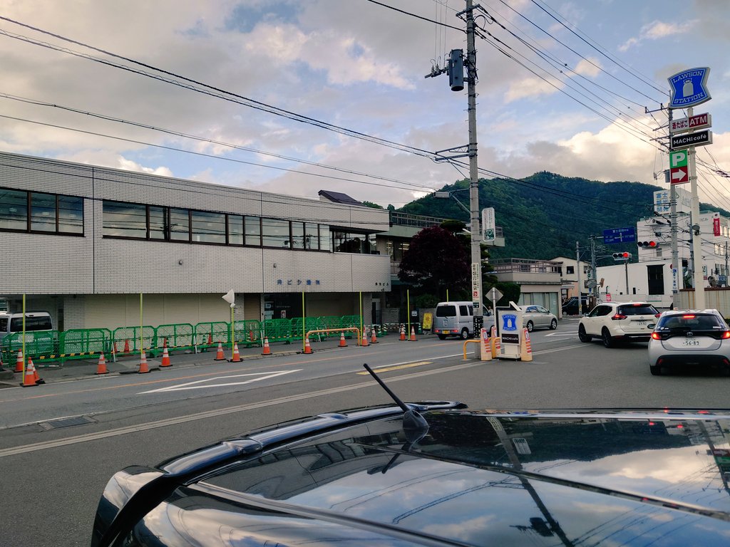 METALofCAT's tweet photo. そして話題のローソンも見て来ました。お店の周辺は外人さんだらけで何だか異様な雰囲気。まだ目隠しは完成してませんでしたね。平穏な日々を早く取り戻せるよう願っております。 https://t.co/2itFgH2znK