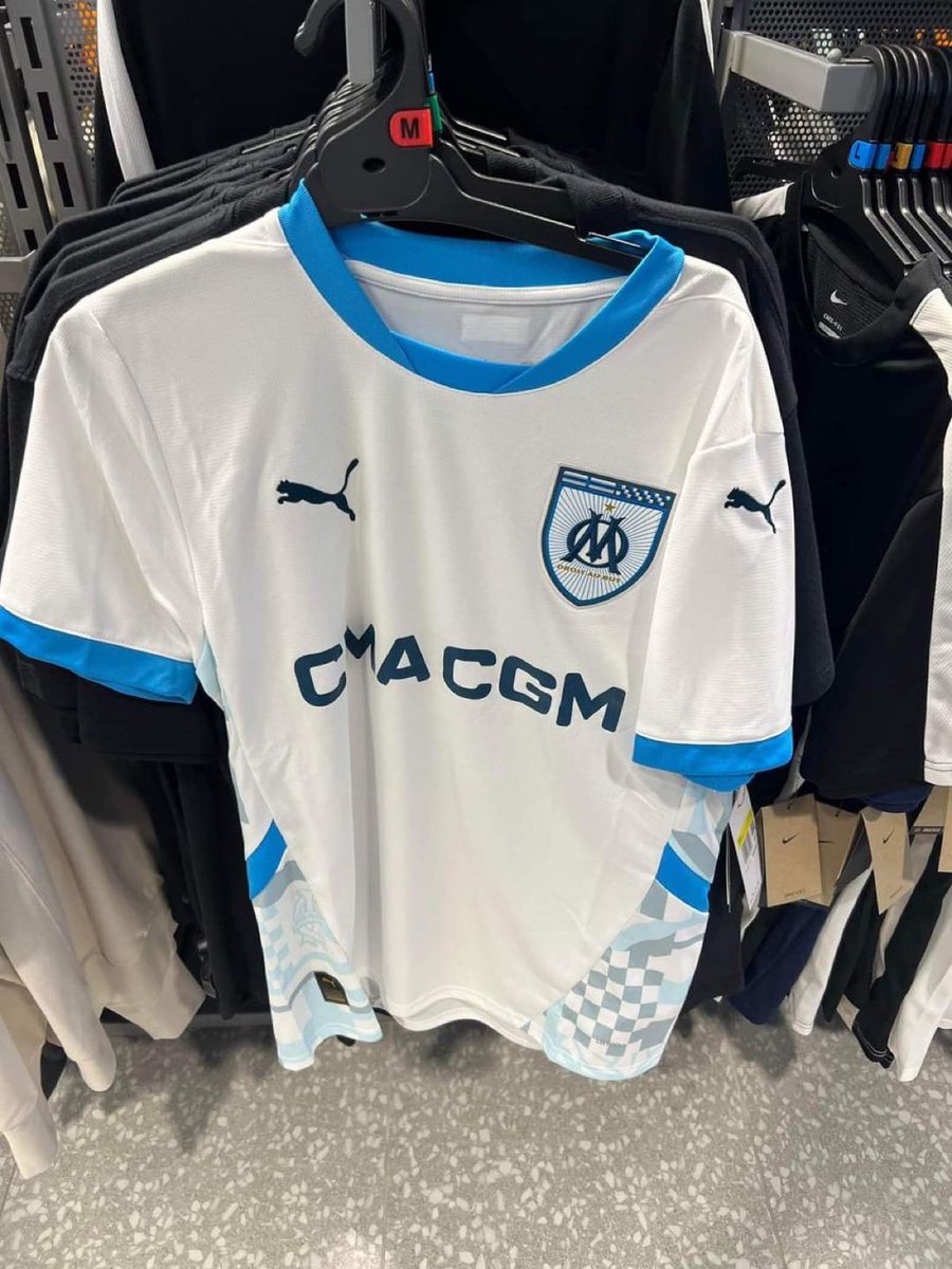 🚨 Voici à quoi devrait ressembler le maillot domicile de l’OM saison 2024/2025 ! Le CM n’est pas fan et espère que c’est faux, et vous ? 😭 📸 @ZouhairBagarre #TeamOM