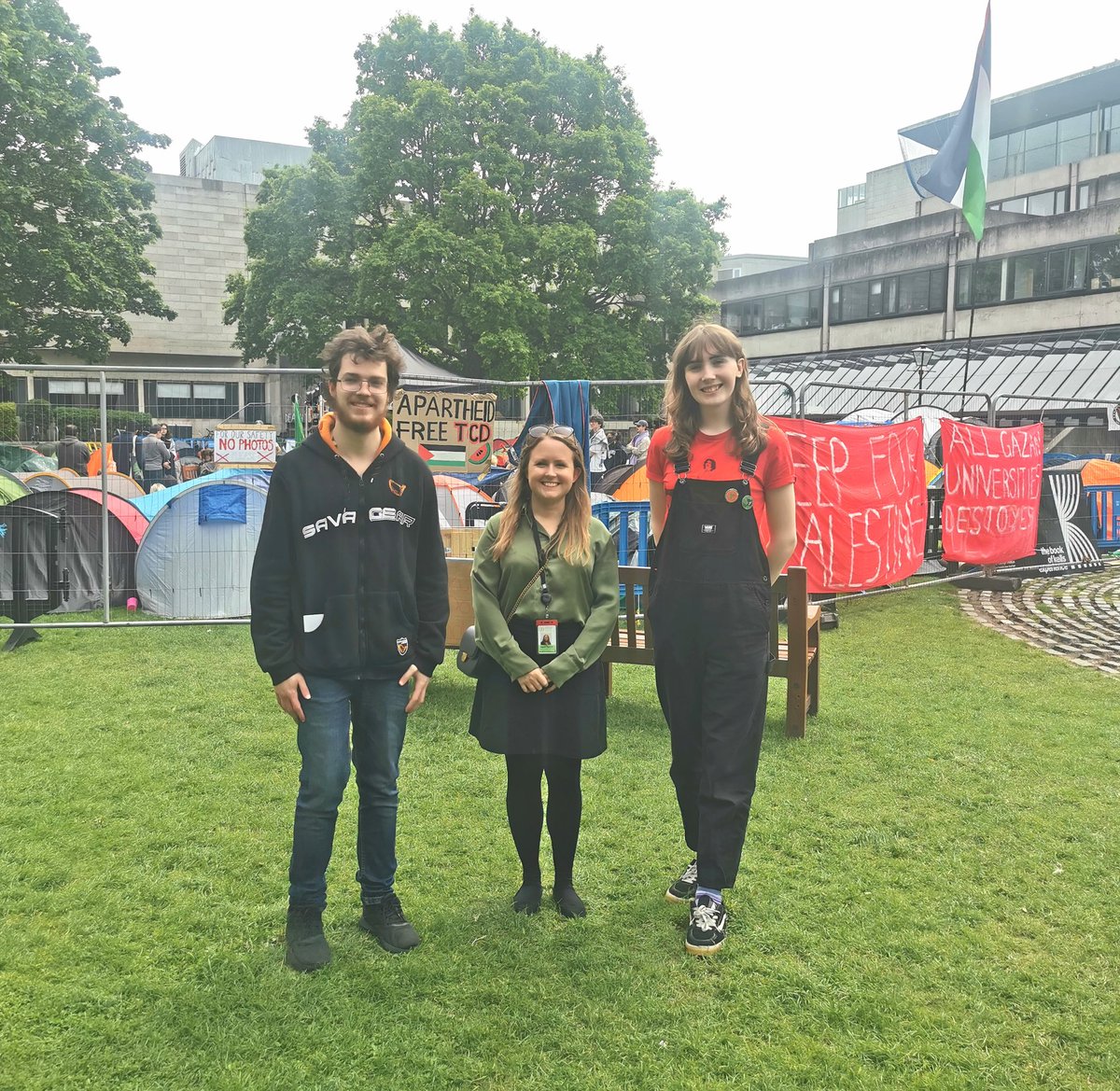 Popped down to show support to Trinity students and staff camping out for Trinity to meet the demands of Boycott, Divestment and Sanctions. @TCDSU_President @jennymaguir