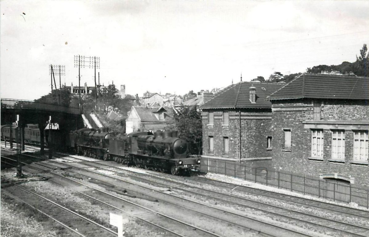 94 ALFORTVILLE, PLM , le passage du train Laroche avec double traction 1940-50 📸 La Vie du Rail SNCF