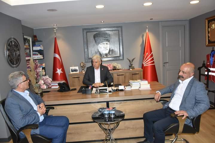 Pir Sultan Abdal Derneği Genel Başkanı Cuma Erçe ve Yönetim Kurulu Üyeleri İlçe Başkanımız Fahri Yıldırım'ı İlçe Başkanlığımızda ziyaret etmiştir.