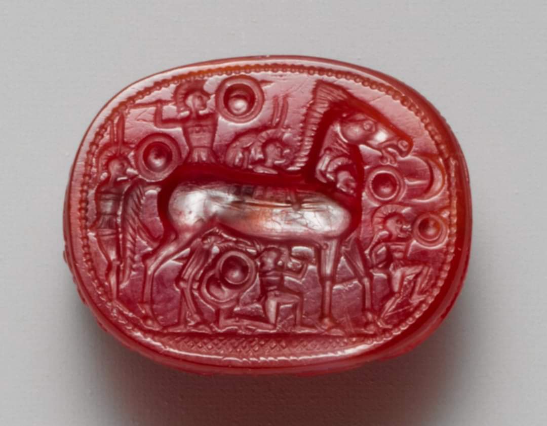 A tiny Etruscan Carnelian scarab (500-475 BC), depictions of the Trojan Horse with Greek warriors,  Populonia.

MET Museum

#drthehistories