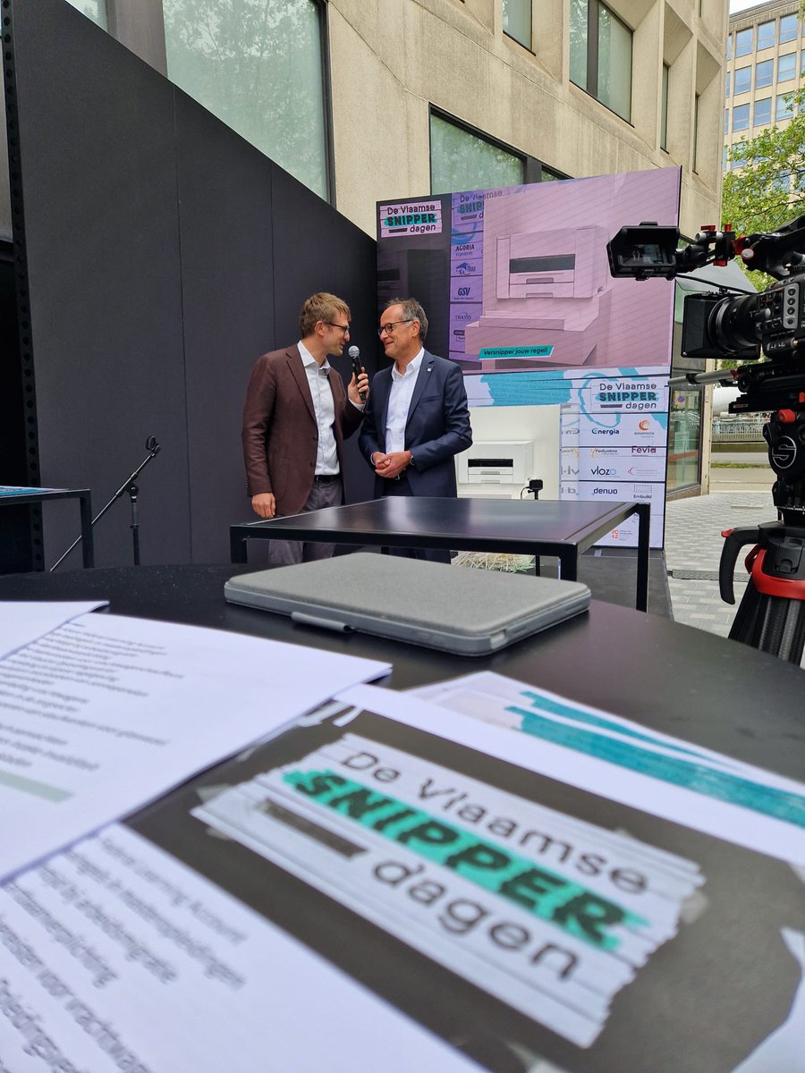 Te veel regels, te veel, te snel. Vandaag starten we met de #VlaamseSnipperdagen om overbodige of contraproductieve wetten weg te krijgen. Ik versnipperde alvast de de #FederalLearningAccount, die bedrijven niet helpt met opleiding, maar net tegenwerkt. <a href="/Agorianl/">Agorianl</a> @VOKA_HMaertens