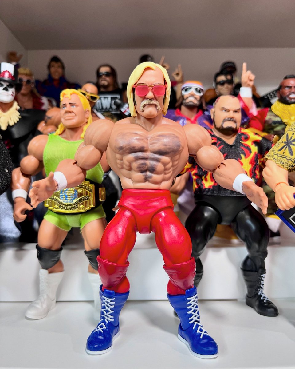 Didn’t think I needed this vintage Hulkster, but I was wrong. This head combined with the shades is money! Join Whatnot @ WHATHEEL.com & get $15 to use! #figheel #casefreshpod #actionfigures #toycommunity #toycollector #wrestlingfigures #wwe #aew #njpw #tna