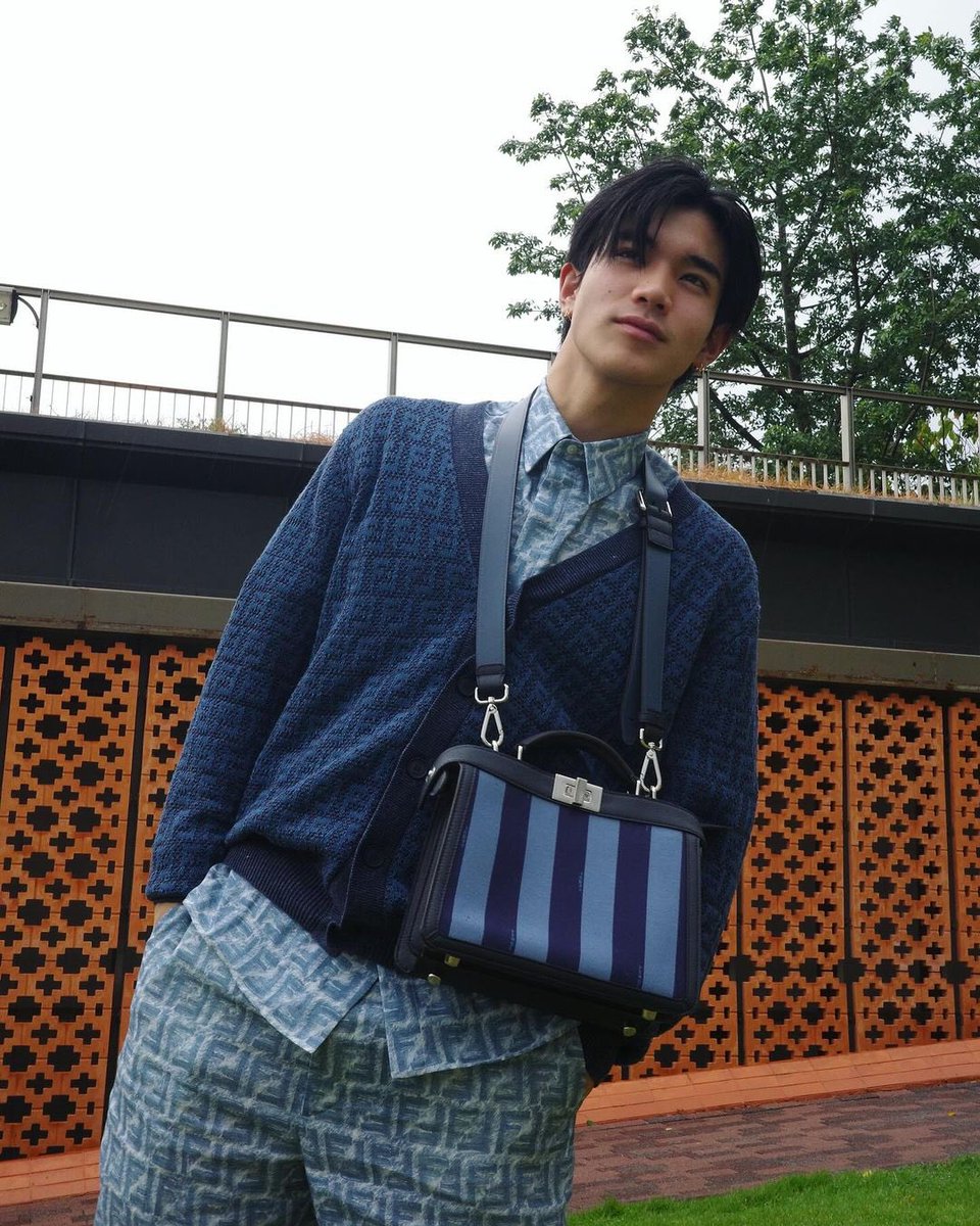 Adek ganteng bgt, sial! (Pake nada udil)

@tawattannn @Fendi 
#Fendi #FendiSummer
#Fourthnattawat #โฟร์ทณัฐวรรธน์