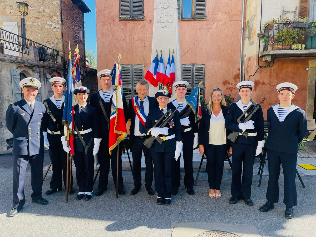 AlexndraBorchio's tweet image. Auprès des biotois et de leur maire @JPDERMIT ce matin, pour commémorer le 79ème anniversaire de la victoire du 8 mai 1945.

Hommage éternel à ceux qui ont combattu et péri pour notre liberté ! 🇫🇷