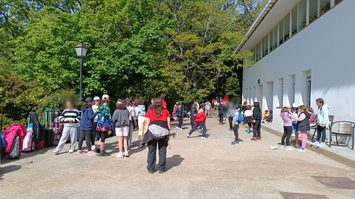 ainhoasangom's tweet image. Llegamos bien y ya estamos a puntito de comer. #4deEP @HBSTORREJON