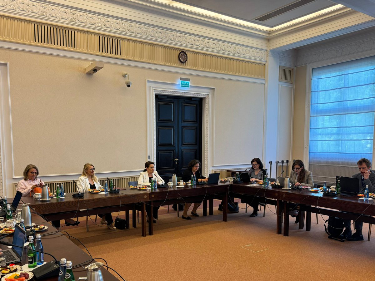 W Kancelarii Prezesa Rady Ministrów odbyło się dziś posiedzenie Grupy roboczej ds. opieki długoterminowej. Wzięła w nim udział minister @OklaDrewnowicz.