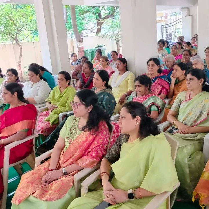 Interacted With mahila residents of DD colony Bagh Amberpet Division along with Smt Kavya Reddy Gangapuram garu in support of BJP State President and MP Candidate of Secunderabad Shri @kishanreddybjp garu. For the upcoming Parliament elections. @narendramodi #DrNGouthamRao