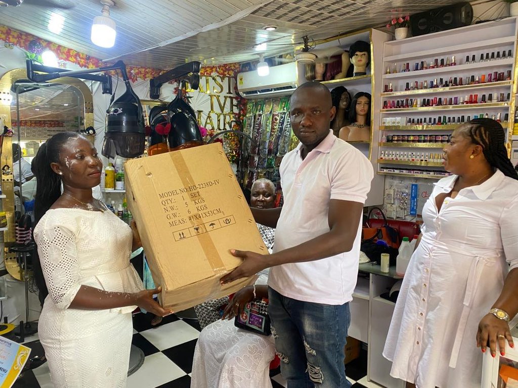 𝟏𝟕/𝟎𝟑/𝟐𝟎𝟐𝟒

Fifteen (15) youth graduated with certificates in Hairdressing from Two Sisters and Patsive Beauty Studio. Beneficiaries also received free hair dryers  to support their work.