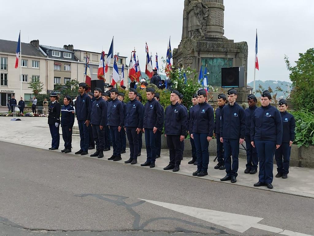 En ce #8mai, les #gendarmesdelaseinemaritime et des cadets et des cadres  de la Gendarmerie de Seine-Maritime ont participé aux commémorations sur le département, notamment à Rouen. #NoublionsJamais les hommes et femmes qui se sont battus pour notre liberté.
#8mai1945
#hommage