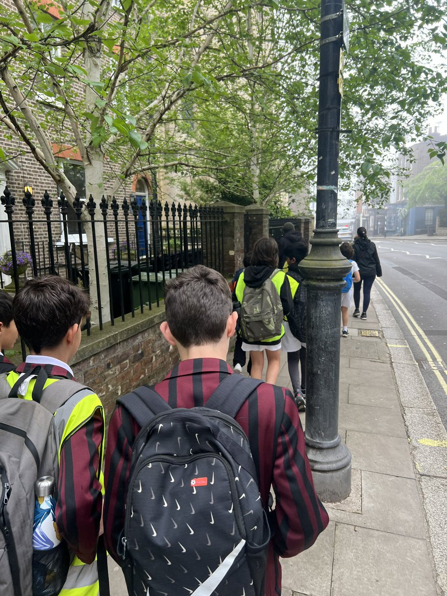 GreenSchoolRuns's tweet photo. 🎉🎉🎉Today we launched a new #WalkingBus in #Hampstead, from Jack Straw car park to UCS JB. Many boys joined and had a very good time walking together to school! 🚶🚶‍♀️🏫 Walking buses are a great alternative for the school run! Learn more at https://t.co/2IRea6kHLS https://t.co/btPHARzUZh