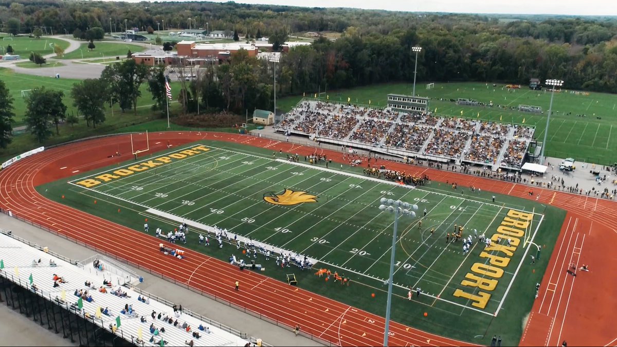 Thanks to @Coach_Potter from @BPort_Football for visiting Sachem this week and spending time with our players!