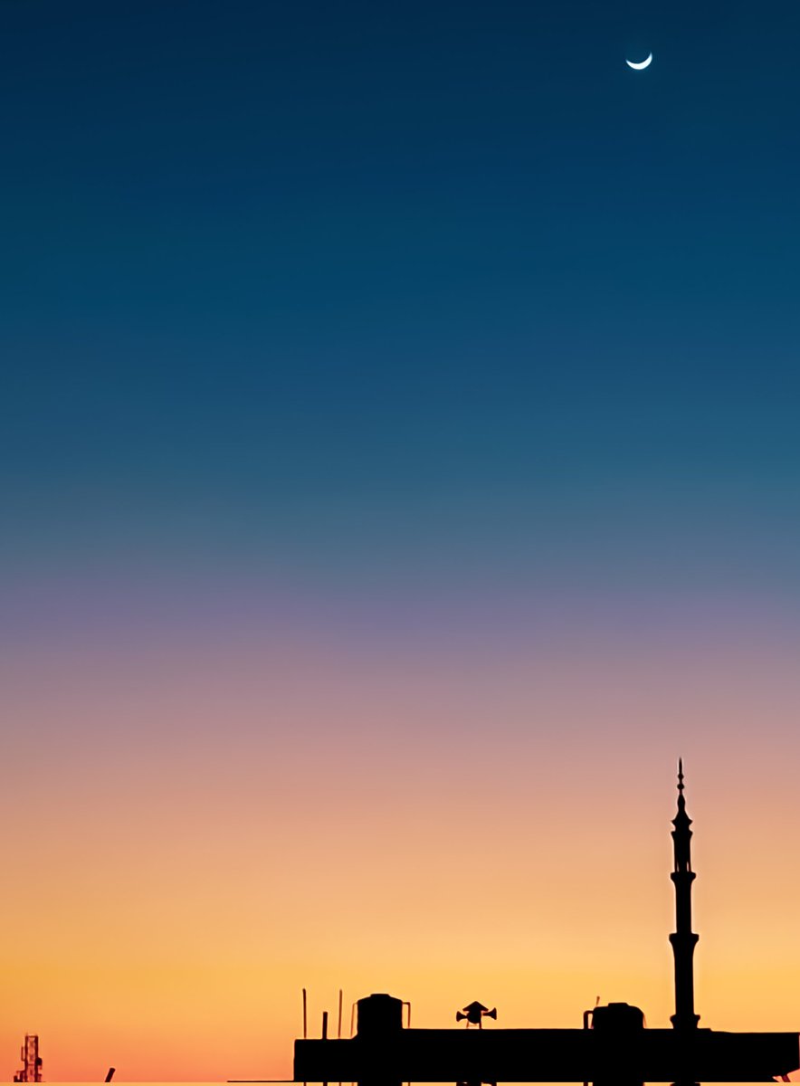 Gm fam. ❤️ 🤗 Magical Evening. 🌙❤️ A crescent moon gleams above a mosque minaret, bathed in the magical hues of a blue, orange, and pink evening sky, creating a captivating, enchanted atmosphere. ✨ 💸5 xtz Only 🌜08/10 Link 🔗 objkt.com/asset/KT1QSB2F… #tezos #objktcom