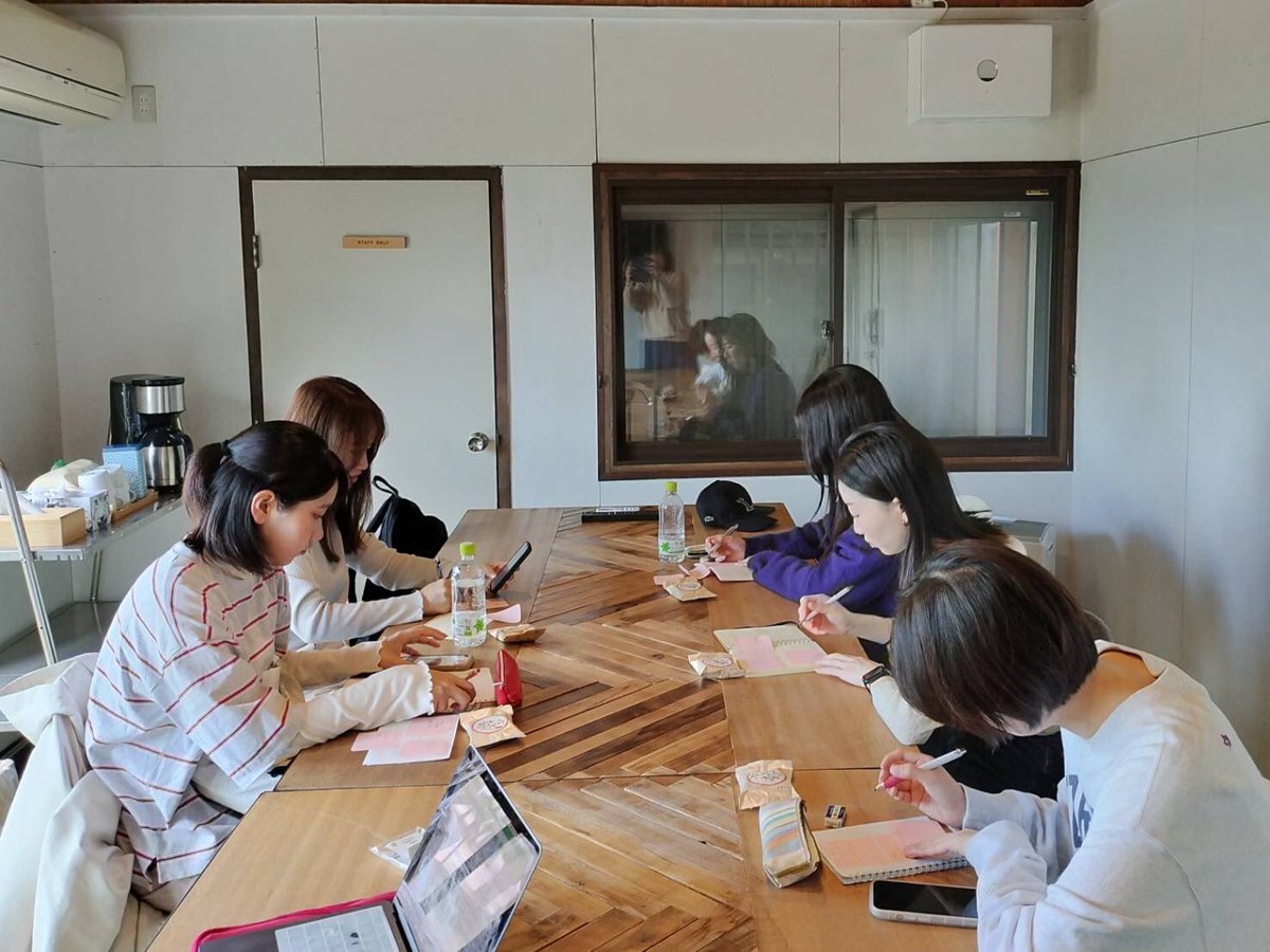 english_kc1948's tweet image. 5/8(水)、南出先生ゼミ４年生は六甲山ROKKONOMADにて自然の中で映画分析🎞ディスカッション後は鳥の囀りの中で皆と食べるBBQランチ😋ゼミの楽しい思い出がまたひとつ💓
#神戸女学院大学英文学科 #神戸女学院大学国際学部 #KobeCollegeSchoolofInternationalStudies #rokkonomad #六甲山 #bbq