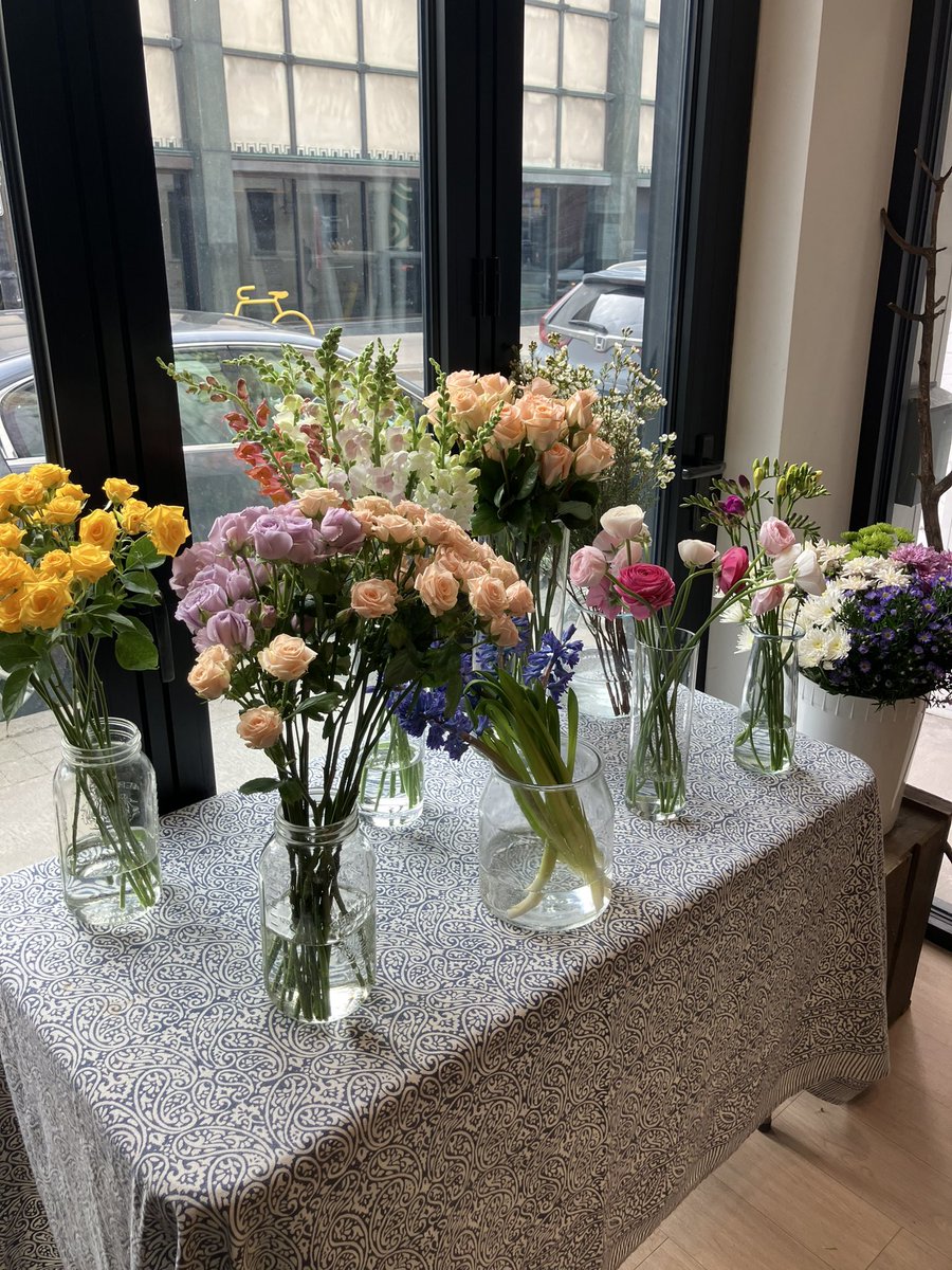 Stem Bar this Saturday, 10am-1pm. Build your mom a Mother’s Day Bouquet!