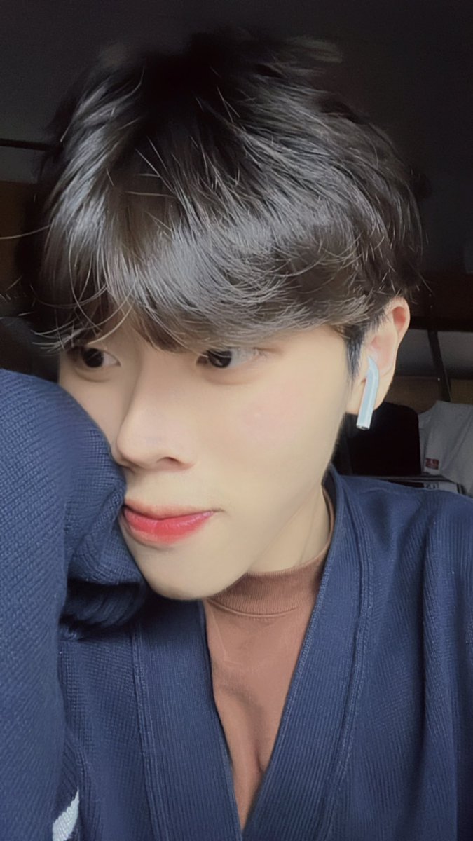 有人要認識我嗎 我很好相處 來密我聊天啦😚💗