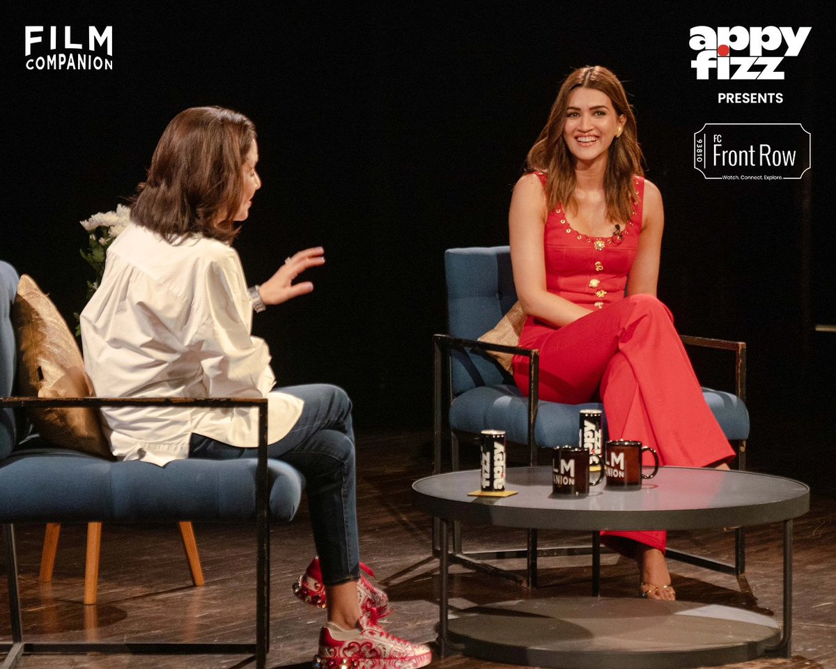 On #FCFrontRow last night, @kritisanon in conversation with @anupamachopra spoke about her journey from 'Heropanti' to her latest 'Crew', her approach to acting, and much more. 

This full episode of Appy Fizz presents #FCFrontRow goes live on 10th May, 2024 on Film Companion’s…