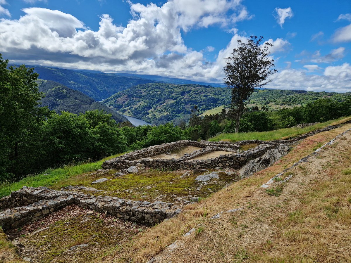 @Durotrigesdig #Wednesdayhillforts A beautiful hillfort! Arxeriz #hillfort (#OSaviñao #Galicia) #galaicos @EcomuseoArxeriz