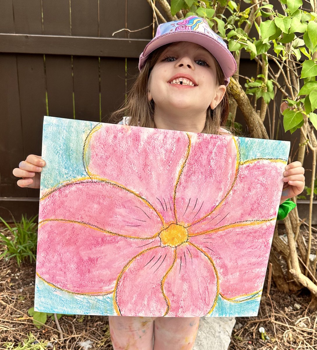 My Monday crew is back, and we kicked off the #SpringTerm with Georgia O'Keeffe’s GIANT flowers in chalk pastels. 🌼🌺🌸 #StudioWorkshops #ArtMatters #ArtEducation