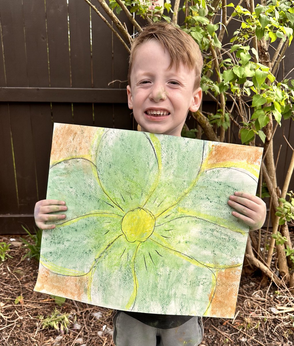 RaisingArtists's tweet photo. My Monday crew is back, and we kicked off the #SpringTerm with Georgia O'Keeffe’s GIANT flowers in chalk pastels. 🌼🌺🌸 #StudioWorkshops #ArtMatters #ArtEducation https://t.co/U2GGWhImAs