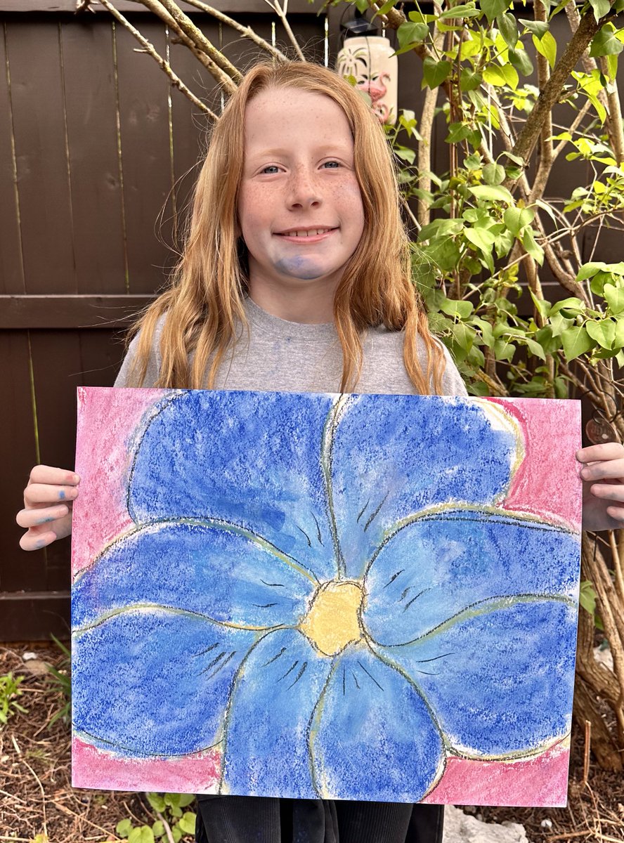 RaisingArtists's tweet photo. My Monday crew is back, and we kicked off the #SpringTerm with Georgia O'Keeffe’s GIANT flowers in chalk pastels. 🌼🌺🌸 #StudioWorkshops #ArtMatters #ArtEducation https://t.co/U2GGWhImAs