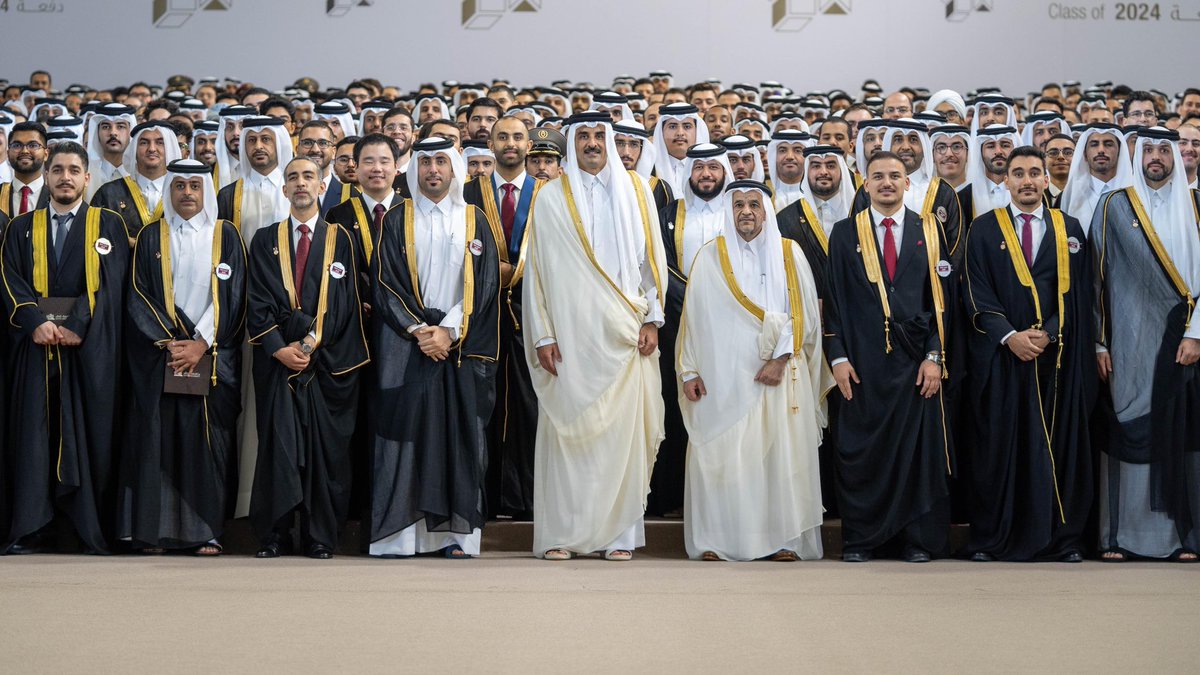 أبارك للدفعة السابعة والأربعين من خريجي وخريجات جامعة قطر، وأتمنى لهم مزيدا من النجاح والإنجاز في مساراتهم المهنية والأكاديمية، ليساهموا بدورهم في تحقيق التنمية والرفعة لهذا الوطن.