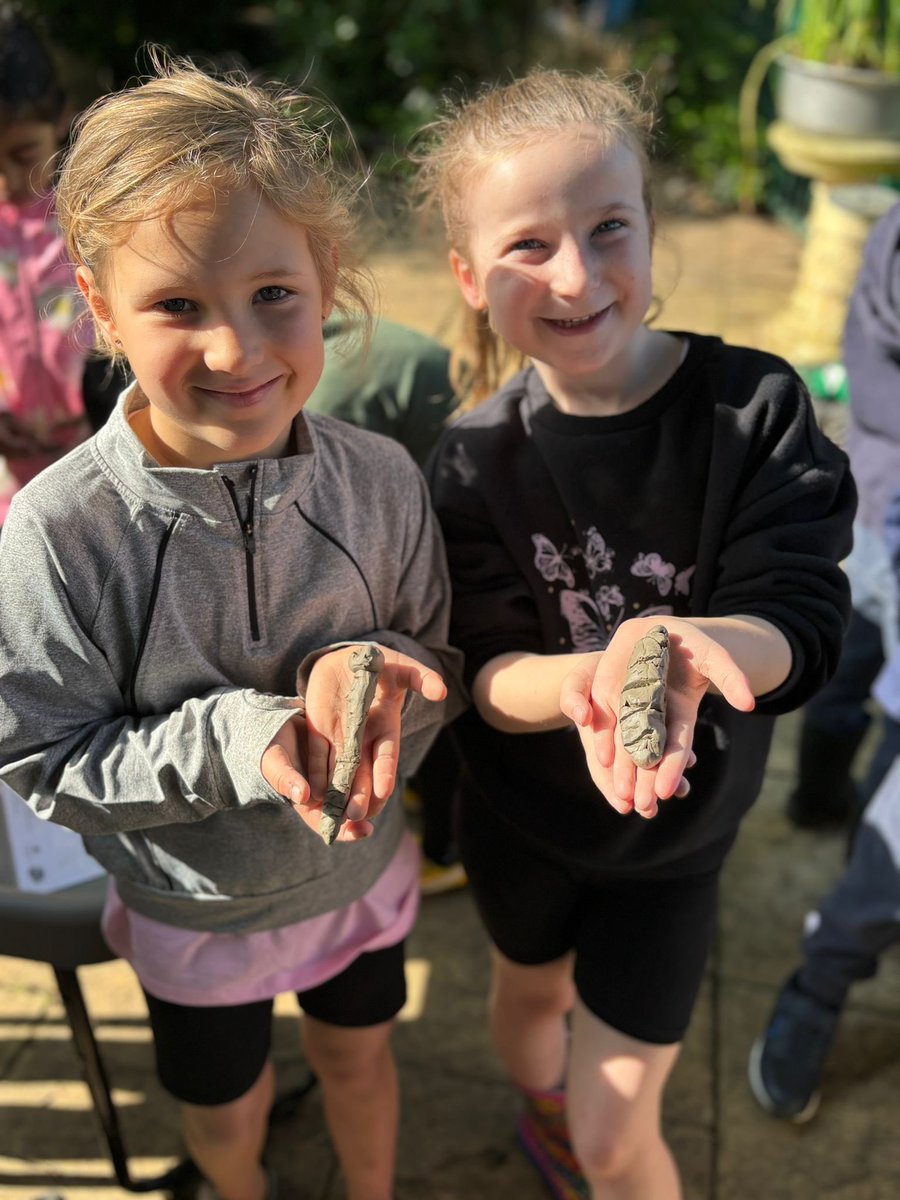 🌿☀️ Year 2 Forest School adventurers @cheamparkfarm are soaking up the sun, sculpting their favorite mini beasts & creatures from clay! 🐞🦋 What a blast reminiscing about our forest fun! #ForestSchool #NatureCreatures #OutdoorLearning