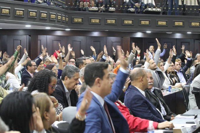 🇻🇪 Parlamento venezolano aprobó de manera unánime Ley de Protección de Pensiones frente al Bloqueo Imperialista. @delcyrodriguezv @Asamblea_Ven #NadieDetieneAlPuebloValiente #oriele #sergetti fusernews.com/parlamento-ven…