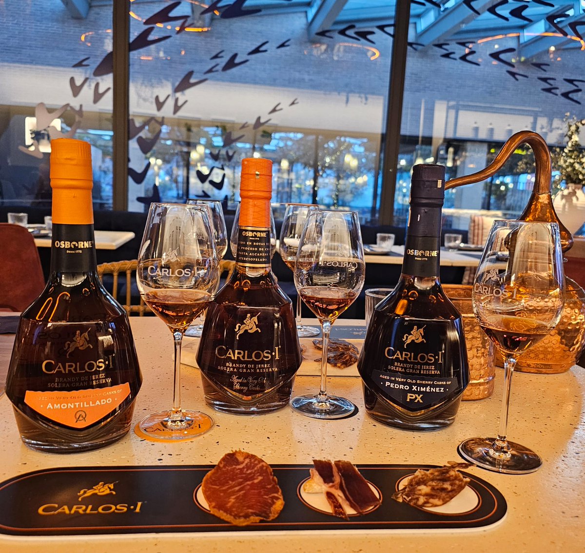 Las @Sherrywomen explaran la magia de Brandy #CARLOSI @Osborne_es con @edmachet  pincha en el enlace..
tiernoquepido.com/las-sherry-wom…