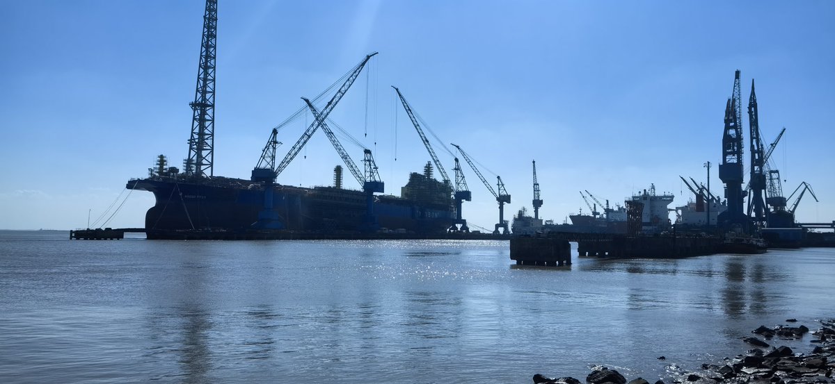 'El dique flotante que hoy se encuentra en La Habana es símbolo de la amistad entre #CubaYChina', así aseveró hoy en #Shanghái Steven Lou, Gerente de empresa astillero HRDD, durante encuentro con la CG Mileidy Aguirre. @PresidenciaCuba @CubaMINREX @EmbacubaChina @AlbertoBlancoS