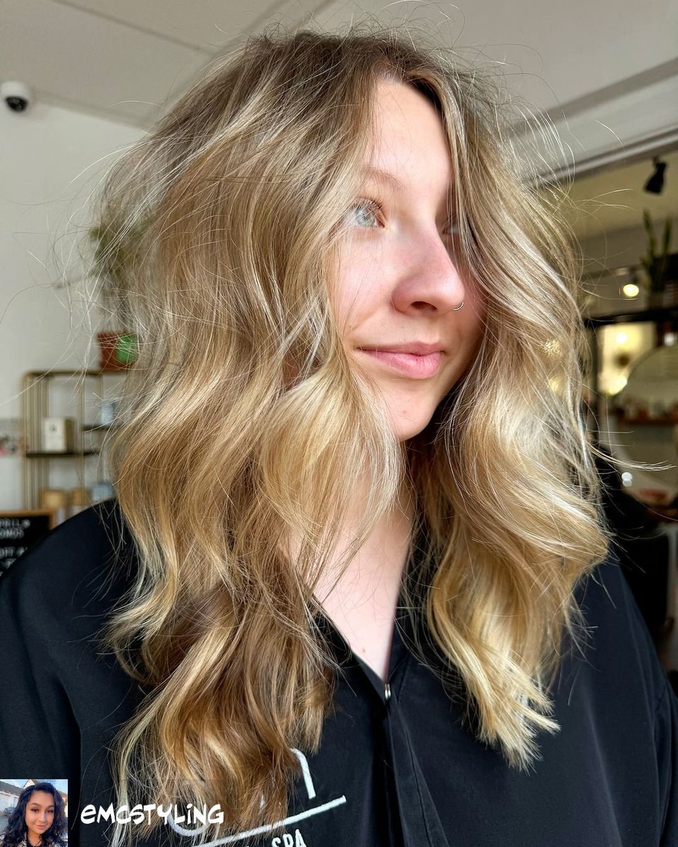 Gorgeous Blonde 🤩
.
.
.
.
.
Credit to @emcstyling 

Lifted with @schwarzkopfusa BlondMe
Glossed with @redken ShadesEQ
Cut and styled with @hanzonation @ghdhair @unite_hair @minttools @ergostylingtools 

#schwarzkopf #schwarzkopfusa #redken  #stylistssupportingstylists