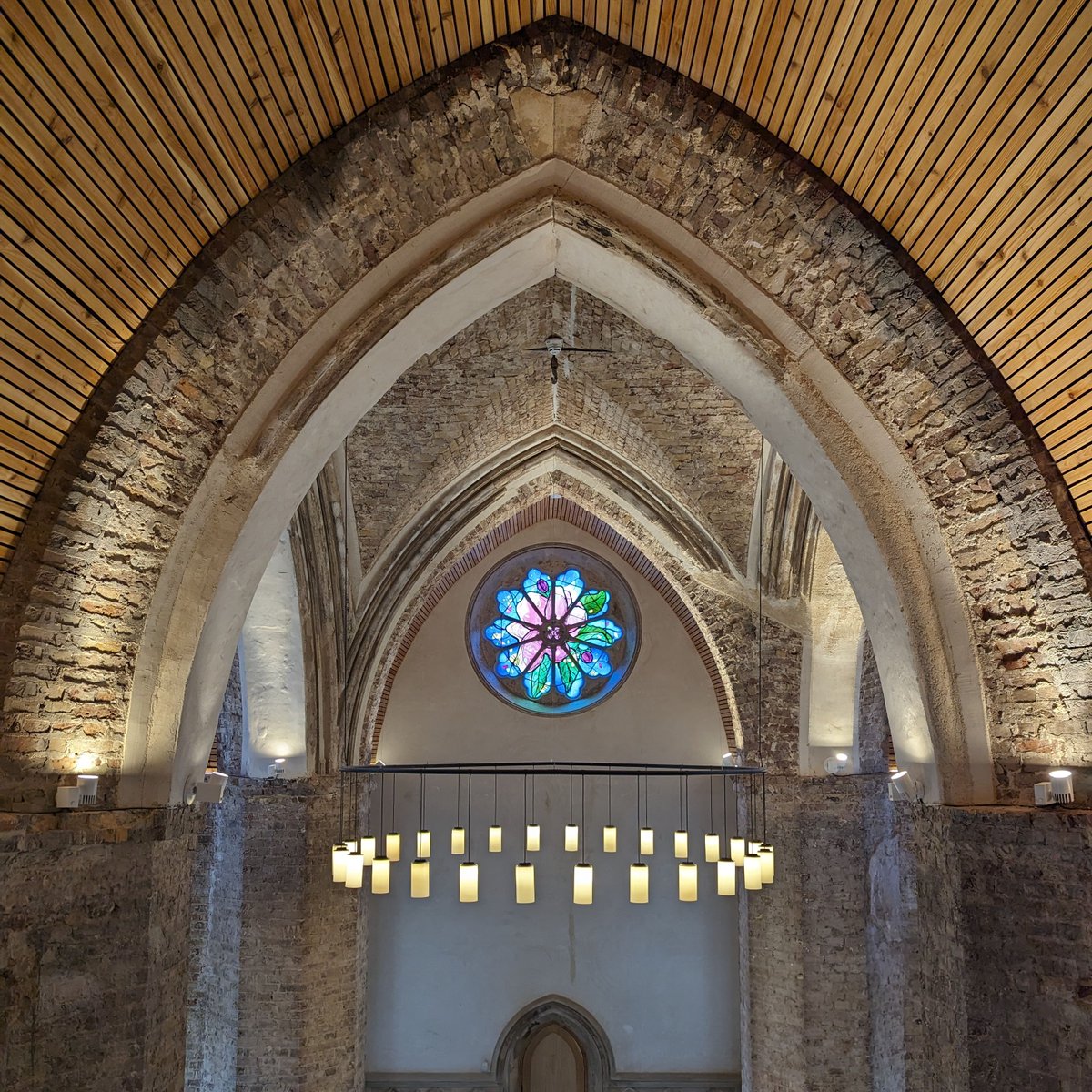See inside the newly refurbished chapel in Abney Park! There will be a series of free short tours this Sunday hosted by @AbneyParkN16, giving you an insight into the Chapel’s history and a picture of what's planned for the upcoming year.