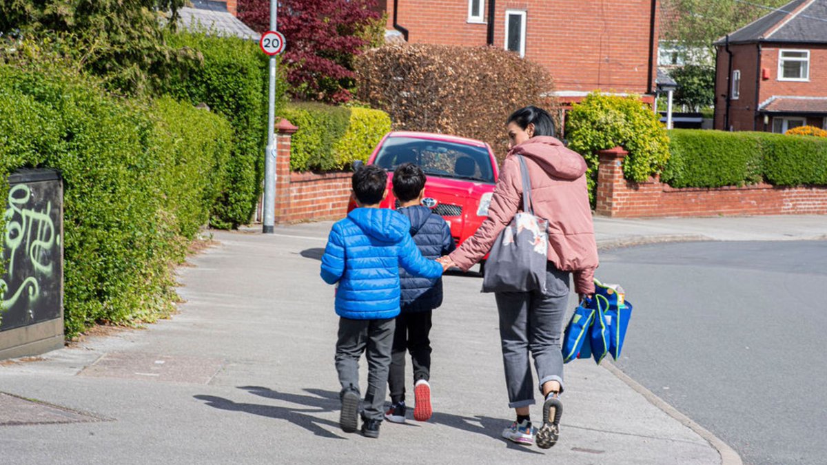 This May let’s lead by example and encourage safer pedestrian habits in our community. We’ve put together a guide with @Child_Leeds to help parents support their children’s learning and behaviours around road safety ➡️ 🔗 orlo.uk/4crze #NationalWalkingMonth
