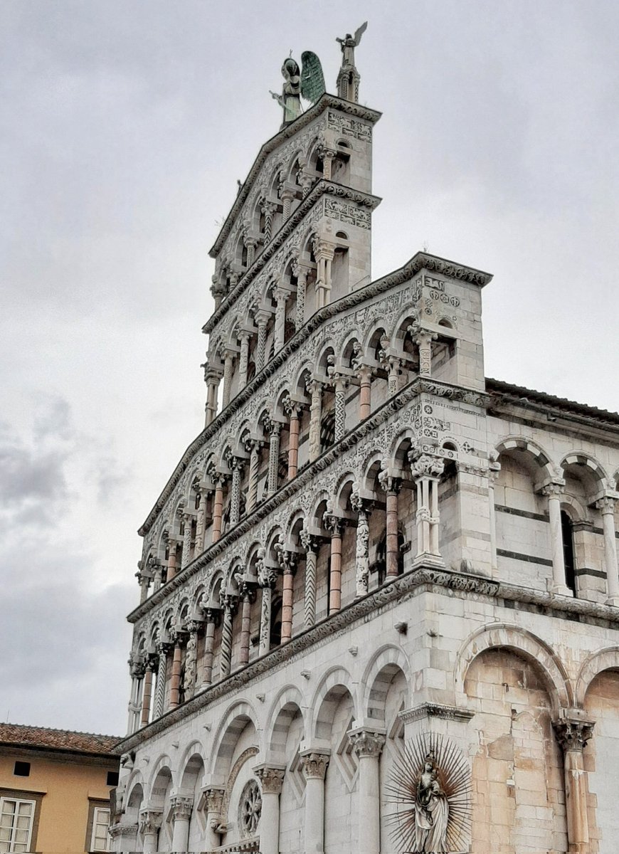 Hoy el @giroditalia llega a la maravillosa Lucca, una ciudad preciosa. Yo le llamo 'La Zamora Italiana': pequeña, acogedora, monumental y en la que, como sucede en nuestra Perla del Duero, las iglesias románicas se te van apareciendo casi en cada esquina #Giro2024