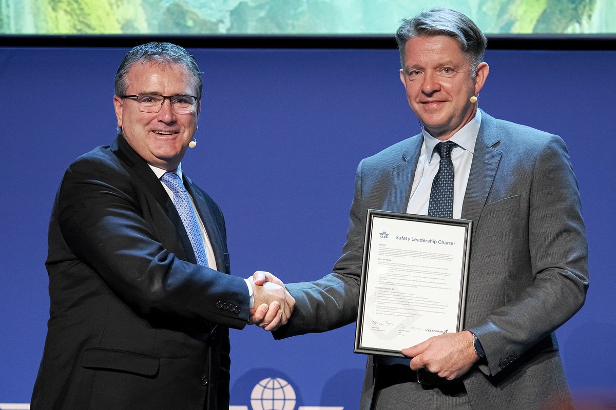 Congratulations @Icelandair 🇮🇸 for becoming the latest signatory to the IATA Safety Leadership Charter. Leadership matters. It’s the strongest factor affecting safety. Signing the Charter shows @Icelandair's commitment to enhancing #safety culture. bit.ly/3f1t3nD #IGHC