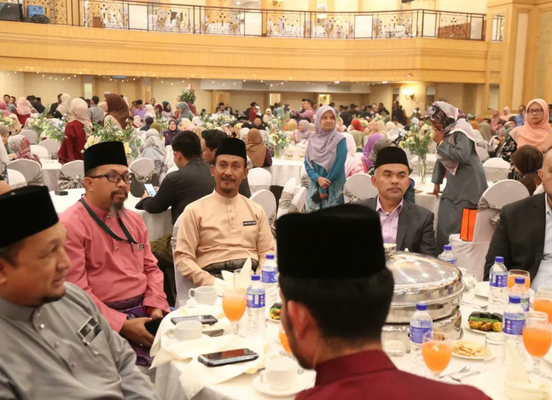 #KEPIMPINAN

MAJLIS RUMAH TERBUKA MADANI AIDILFITRI JABATAN PERDANA MENTERI TAHUN 2024

@jpmgov_