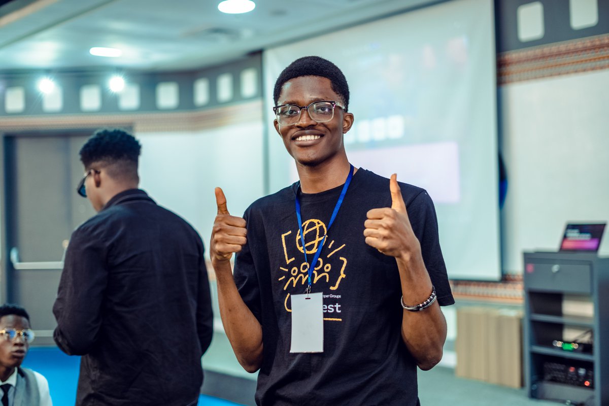 At 19yrs: ~ IT Intern at @Sterling_BankNG ~ Student Ambassador @MicrosoftLearn ~ Software Director @ITSA_Unilorin ~ Campus Ambassador @cowrywise ~ Technical Team Co-lead @gdsc_unilorin ~ Final round interview invite from @Microsoft ~ Envoy/ambassador @getpocketapp ... 🧵