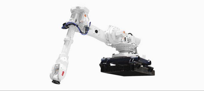 Capable of a full vertical and horizontal stroke motion, the IRB 6650S offers new possibilities for #robot functions in numerous application areas. Ideal for machine tending, material handling, spot welding and die casting applications: new.abb.com/products/robot…